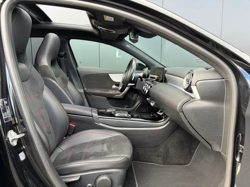 Mercedes-Benz A-Klasse A 250e AMG Night 1e eig. Pano Camera uit 2022, foto 3