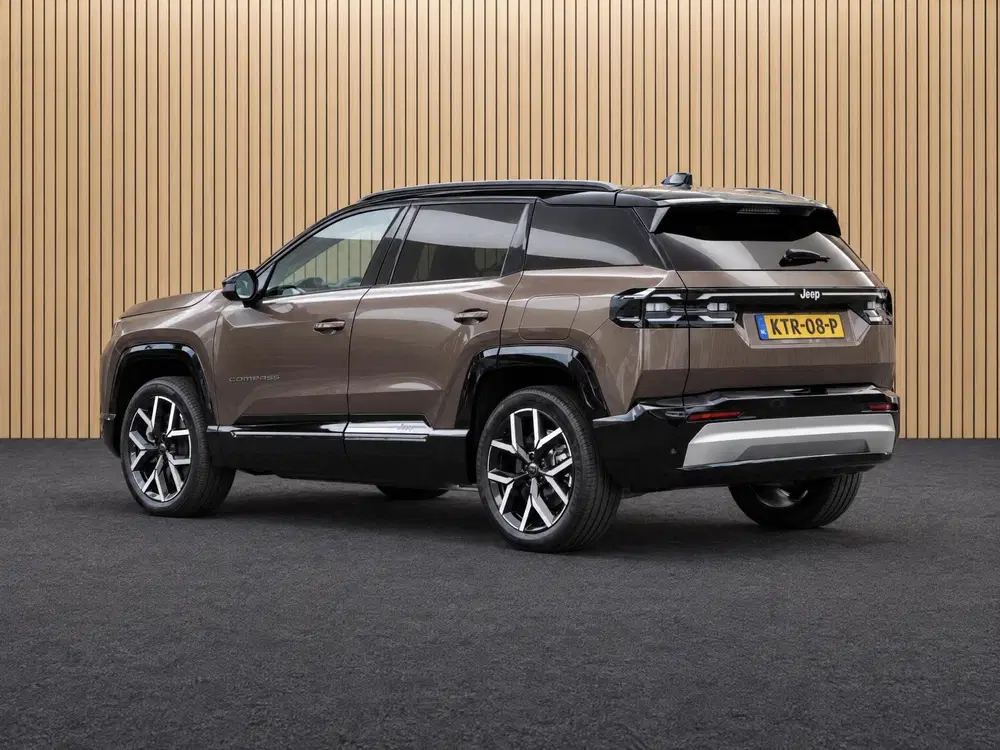 Jeep Compass Summit 74 kWh VOORRAAD KORTING uit 2026, foto 2