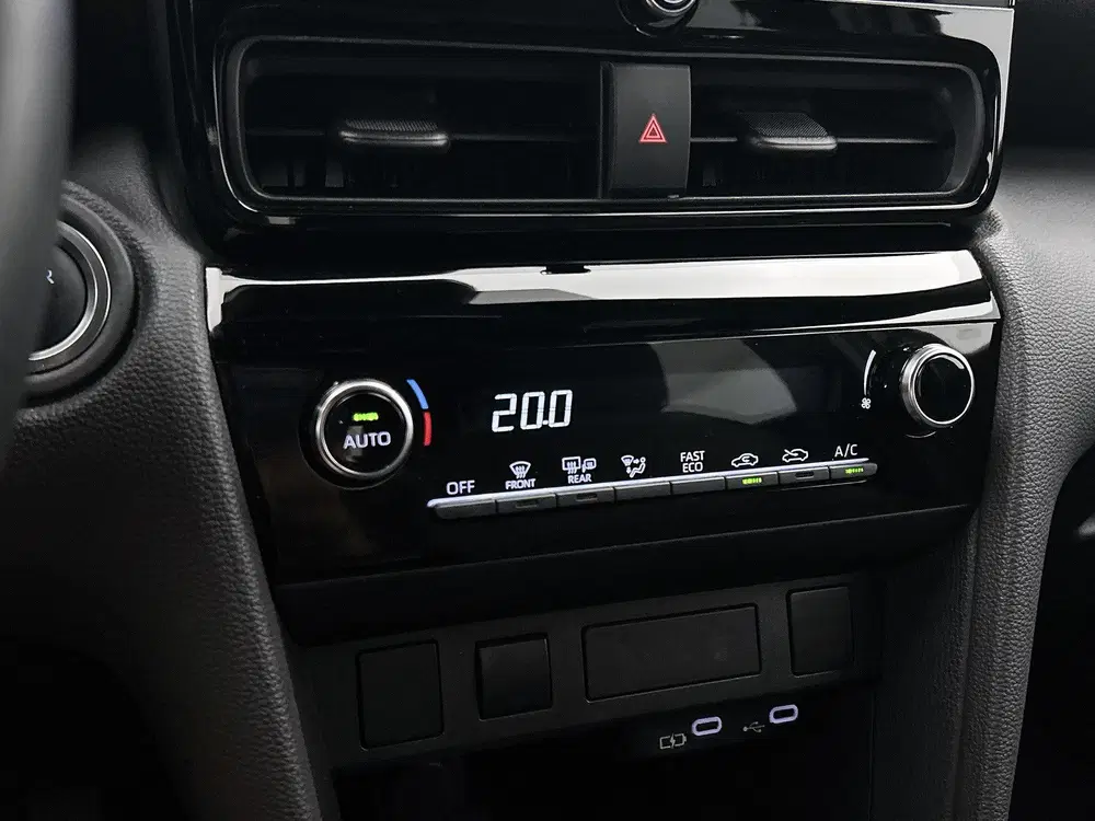 Toyota Yaris Cross 1.5 Hybrid 115 First Edition uit 2025, foto 13