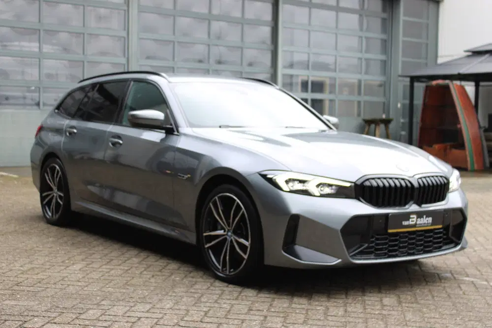 BMW 3-serie 3 Serie Touring 330e xDrive M-SPORT FACELI uit 2022, foto 2