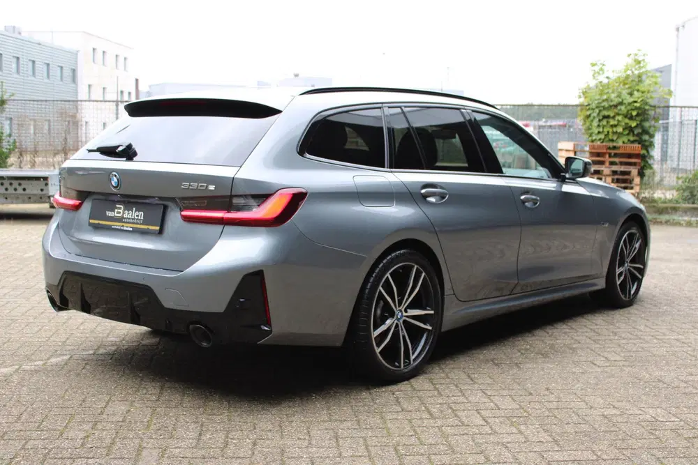 BMW 3-serie 3 Serie Touring 330e xDrive M-SPORT FACELI uit 2022, foto 3