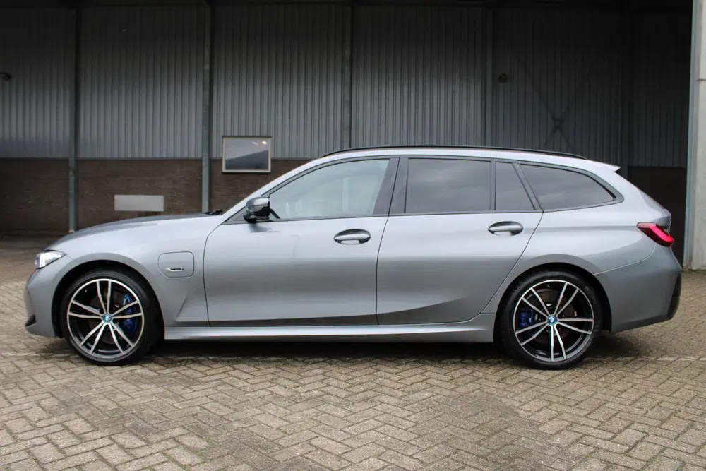 BMW 3-serie 3 Serie Touring 330e xDrive M-SPORT FACELI uit 2022, foto 4