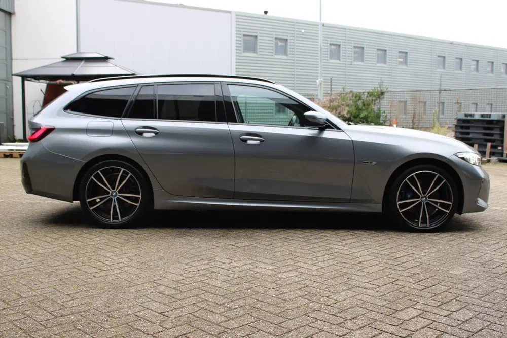 BMW 3-serie 3 Serie Touring 330e xDrive M-SPORT FACELI uit 2022, foto 5