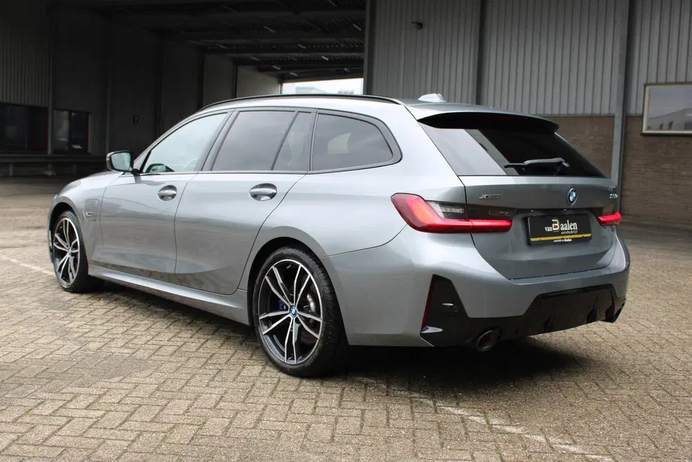 BMW 3-serie 3 Serie Touring 330e xDrive M-SPORT FACELI uit 2022, foto 6