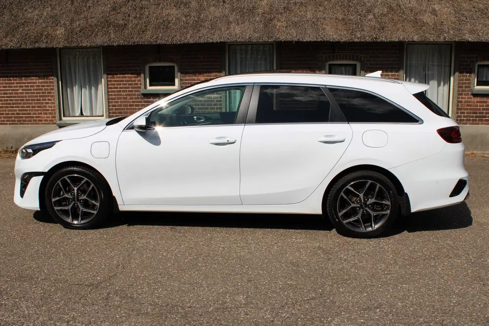 Kia Ceed 1.6 GDI PHEV PREMIUM NW TYPE PANO LEER uit 2023, foto 15