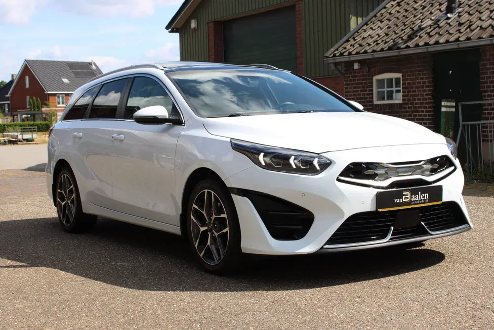 Kia Ceed 1.6 GDI PHEV PREMIUM NW TYPE PANO LEER uit 2023, foto 2