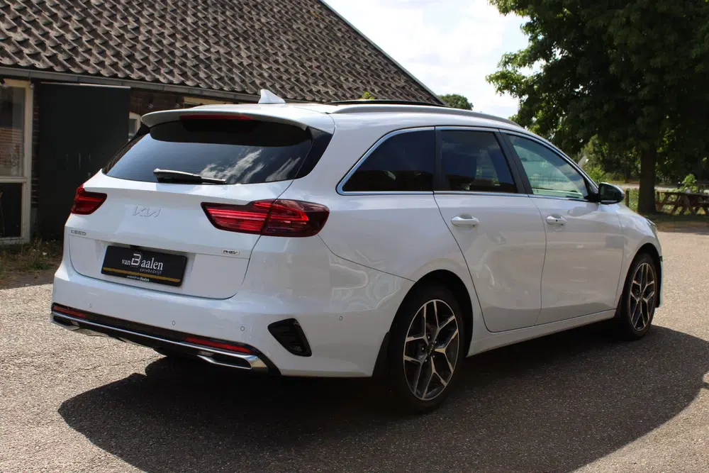 Kia Ceed 1.6 GDI PHEV PREMIUM NW TYPE PANO LEER uit 2023, foto 3