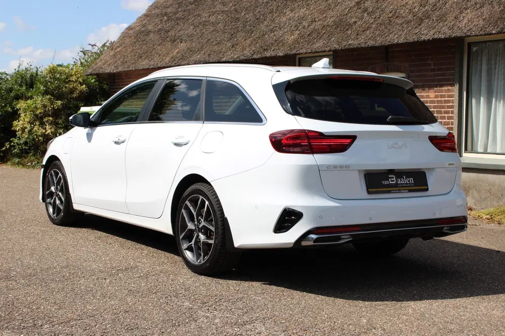Kia Ceed 1.6 GDI PHEV PREMIUM NW TYPE PANO LEER uit 2023, foto 5