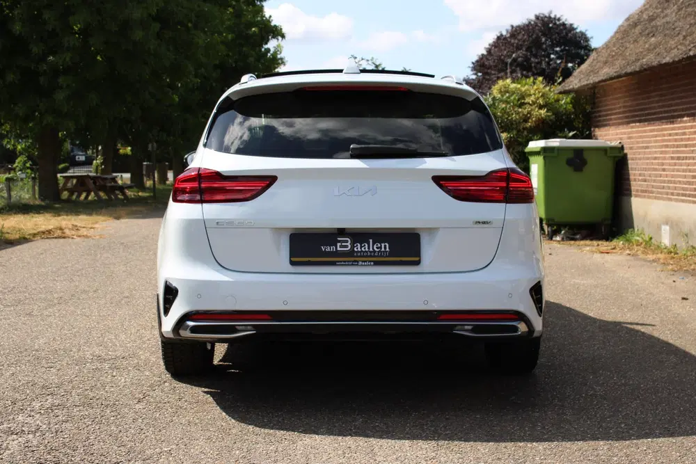 Kia Ceed 1.6 GDI PHEV PREMIUM NW TYPE PANO LEER uit 2023, foto 6