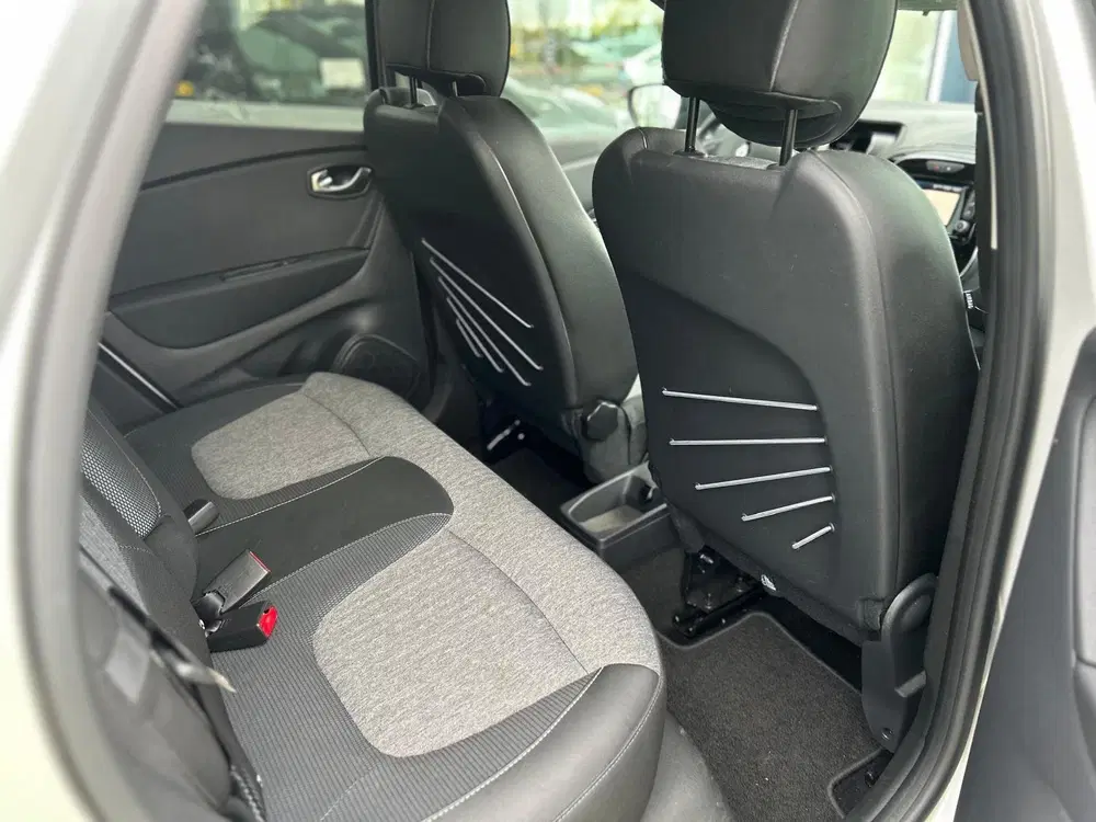 Renault Captur 1.3 TCe Intens uit 2019, foto 3
