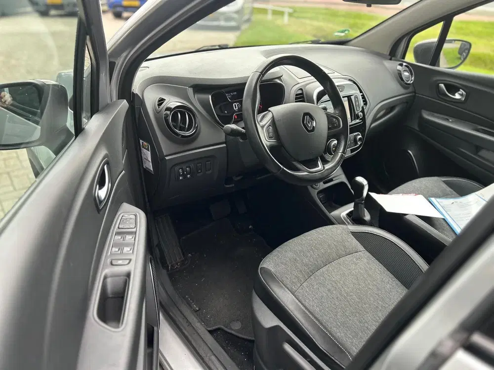 Renault Captur 1.3 TCe Intens uit 2019, foto 5