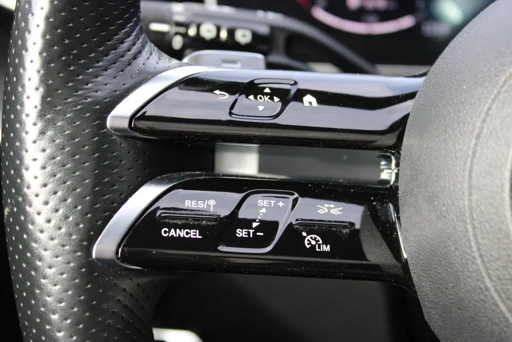 Mercedes-Benz C-Klasse 300 e AMG Line SOh 94.5% PANO uit 2022, foto 13