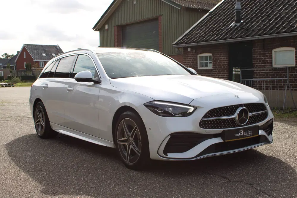 Mercedes-Benz C-Klasse 300 e AMG Line SOh 94.5% PANO uit 2022, foto 2