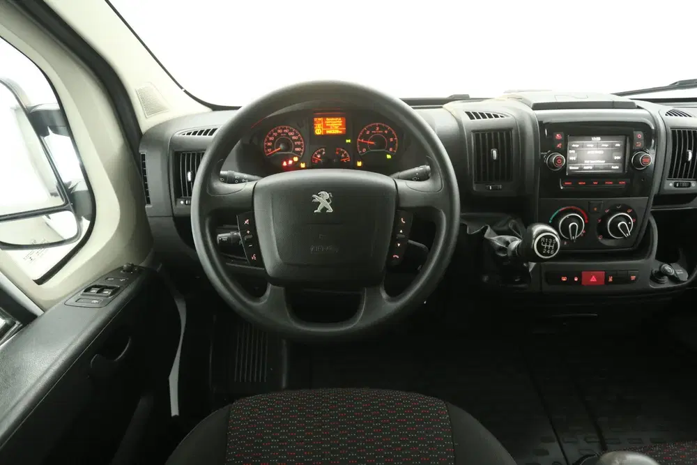 Peugeot Boxer 2.2 BlueHdi L2H2 140PK uit 2022, foto 2