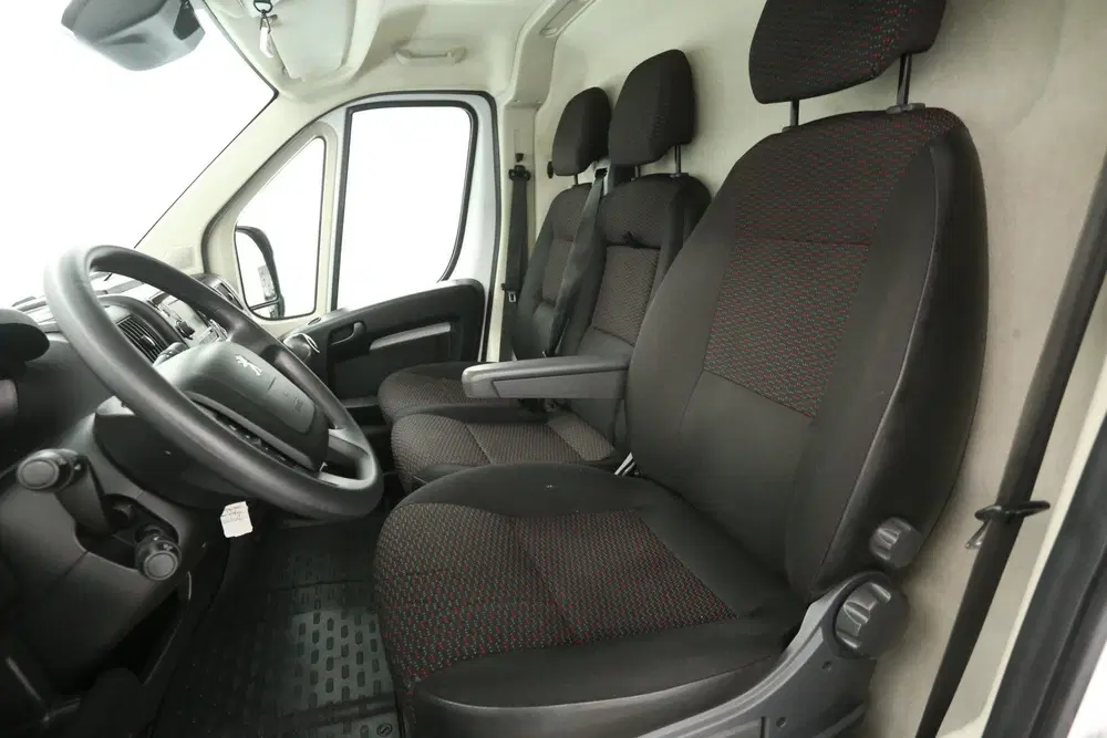 Peugeot Boxer 2.2 BlueHdi L2H2 140PK uit 2022, foto 9
