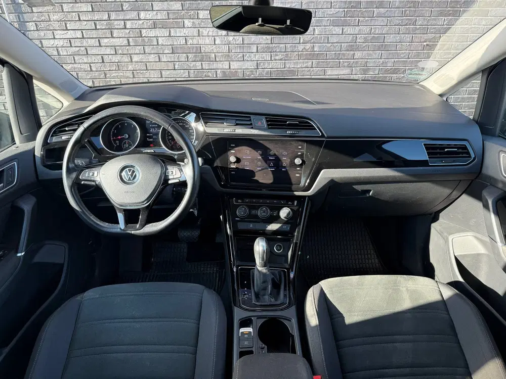 Volkswagen Touran 1.5 TSI Highline 7p DSG uit 2022, foto 2