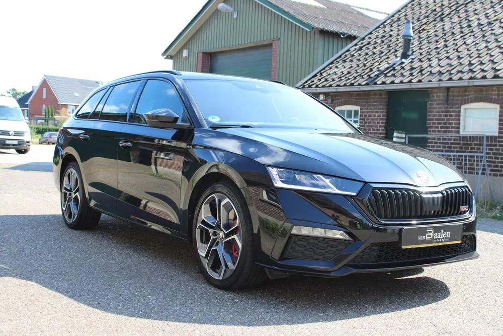 Skoda Octavia 1.4 TSI RS iV PHEV SOh 93% LEER PANO LED uit 2023, foto 2