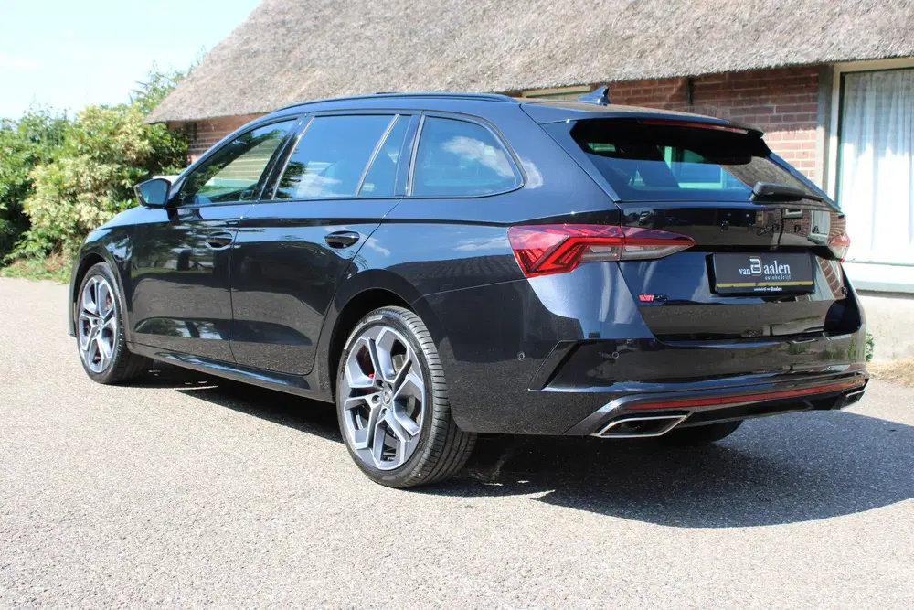 Skoda Octavia 1.4 TSI RS iV PHEV SOh 93% LEER PANO LED uit 2023, foto 4