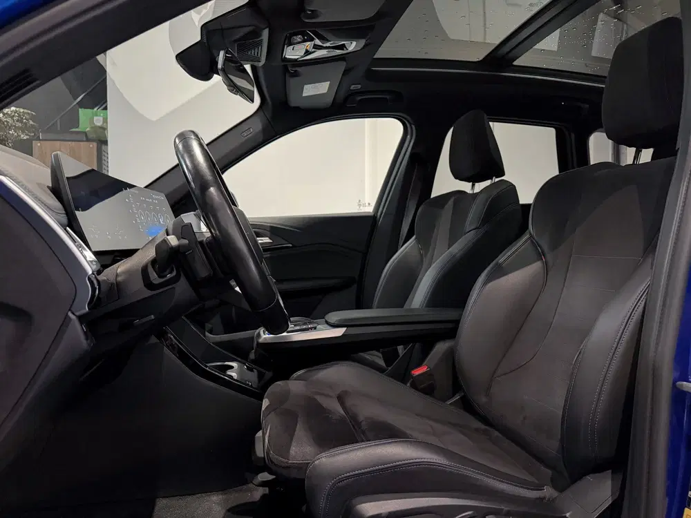 BMW iX1 xDrive30 Launch Edition 67 kWh uit 2023, foto 12