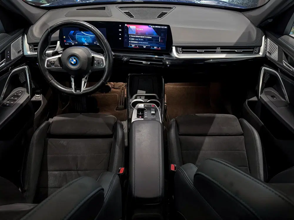 BMW iX1 xDrive30 Launch Edition 67 kWh uit 2023, foto 15