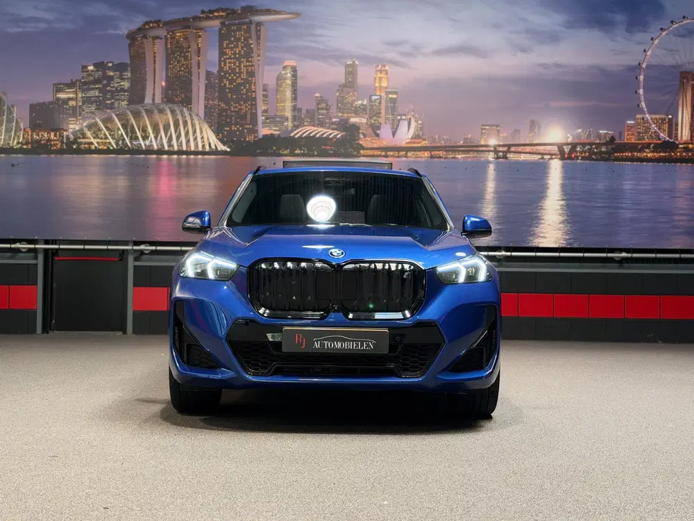 BMW iX1 xDrive30 Launch Edition 67 kWh uit 2023, foto 2