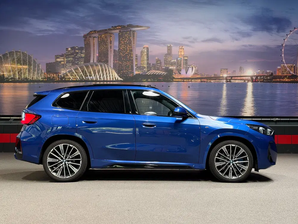 BMW iX1 xDrive30 Launch Edition 67 kWh uit 2023, foto 4