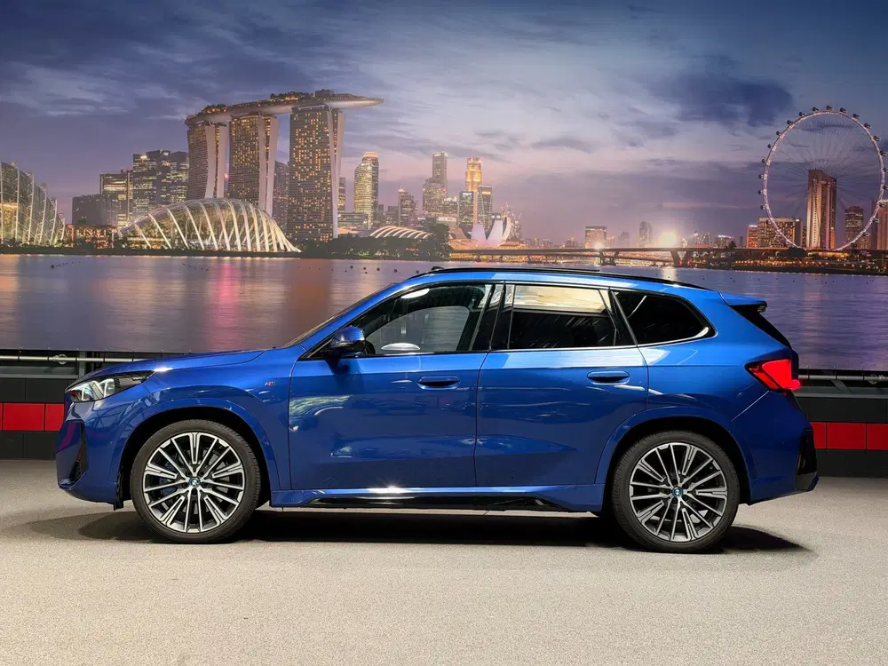 BMW iX1 xDrive30 Launch Edition 67 kWh uit 2023, foto 5