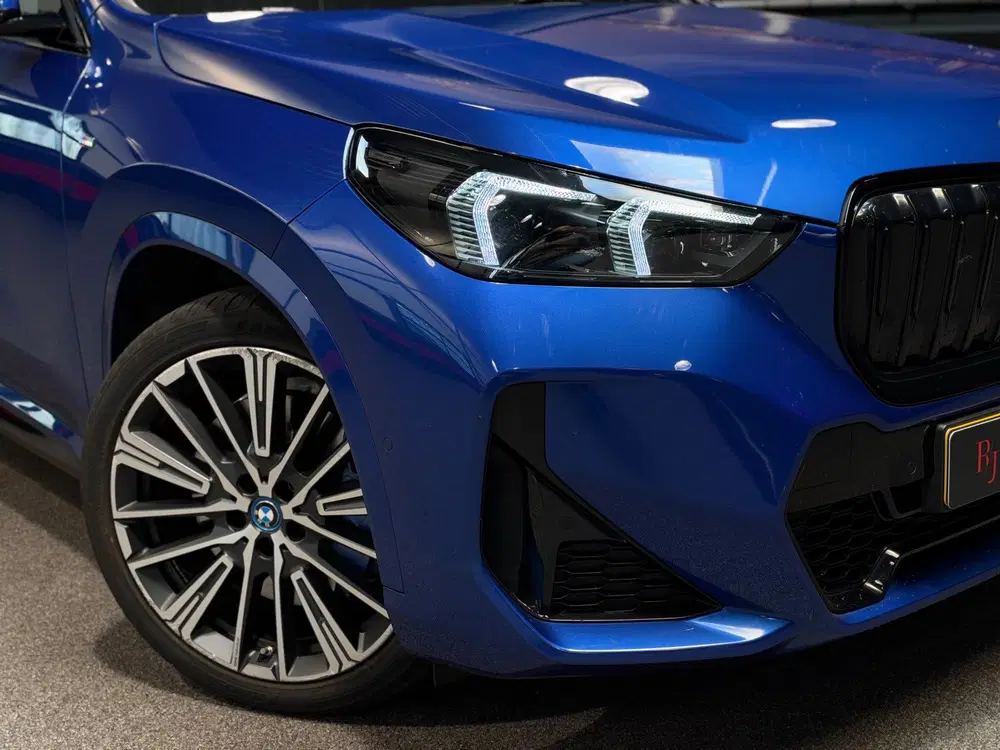 BMW iX1 xDrive30 Launch Edition 67 kWh uit 2023, foto 9