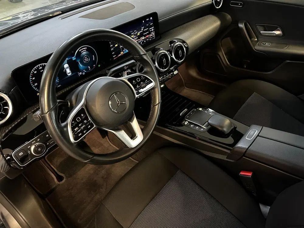 Mercedes-Benz CLA 180 Business Solution uit 2020, foto 14