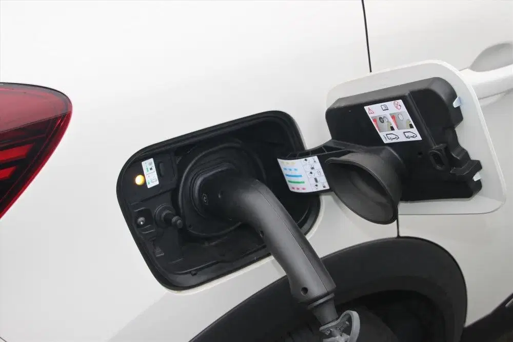 Renault Captur 160PK-INTENS-PLUG IN HYBRID-68DKM-NAVI-CAM uit 2020, foto 3