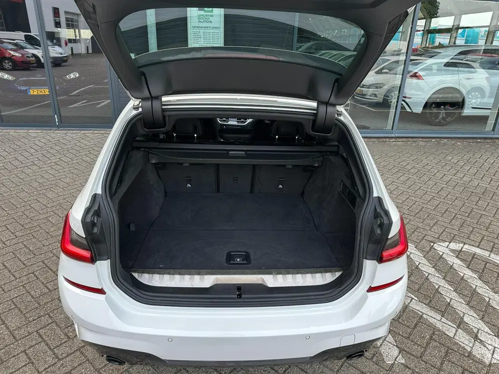 BMW 3-serie 330e High Executive uit 2021, foto 10