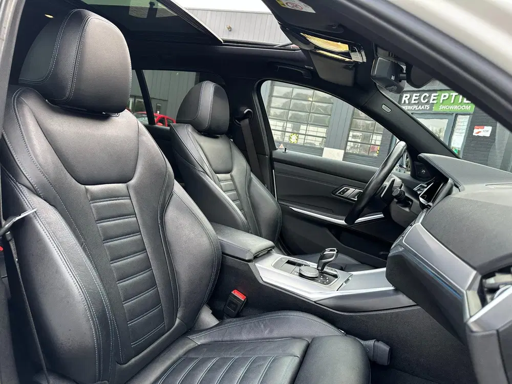 BMW 3-serie 330e High Executive uit 2021, foto 13