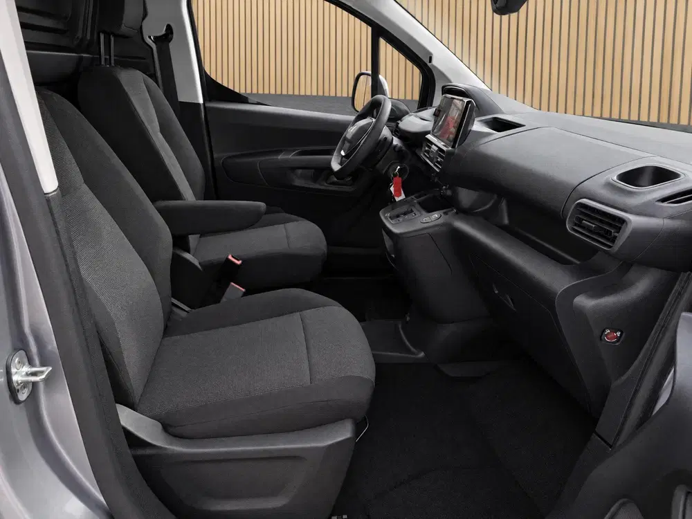 Peugeot Partner 136 L1 50 kWh VOORRAAD KORTING uit 2026, foto 4