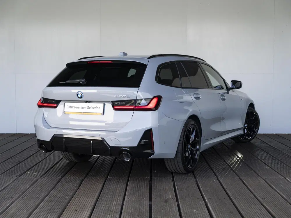 BMW 3-serie Touring 330e uit 2026, foto 2