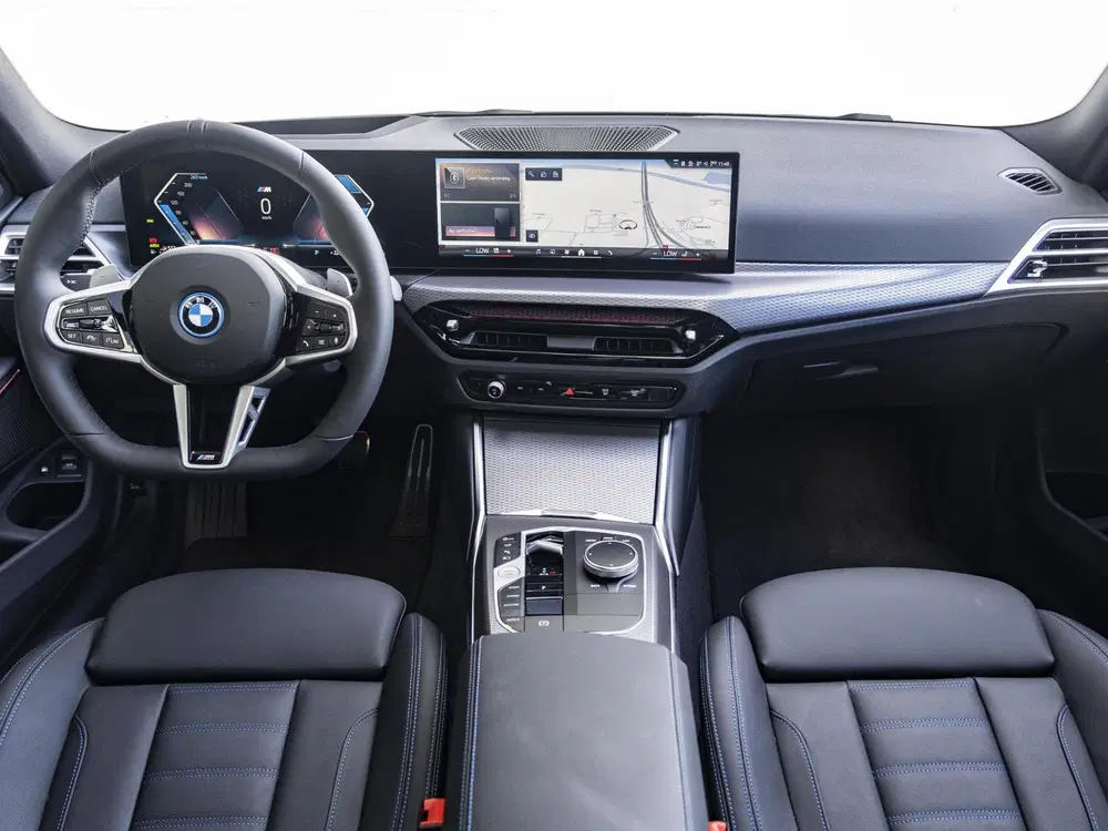 BMW 3-serie Touring 330e uit 2026, foto 3