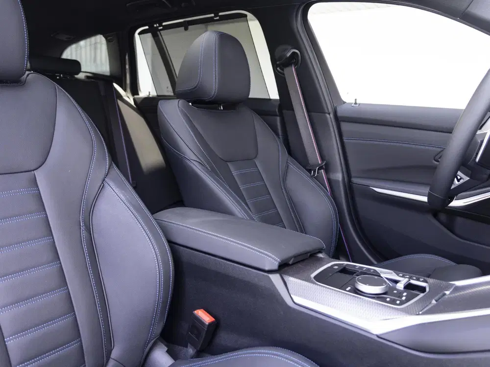 BMW 3-serie Touring 330e uit 2026, foto 4