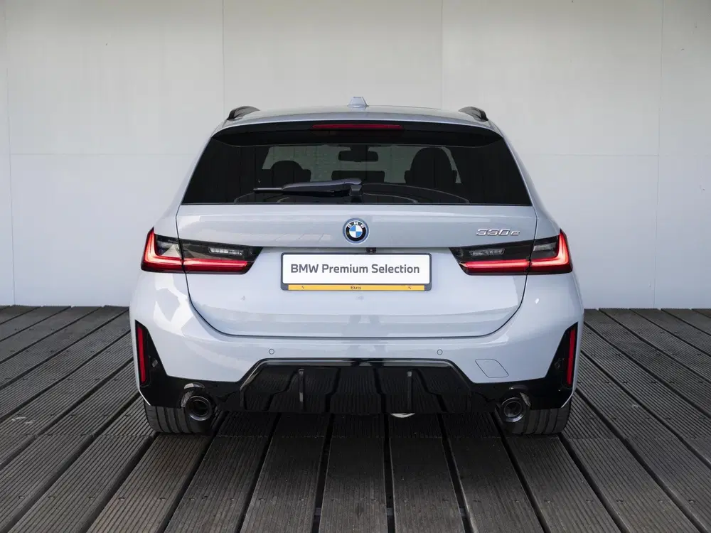 BMW 3-serie Touring 330e uit 2026, foto 9