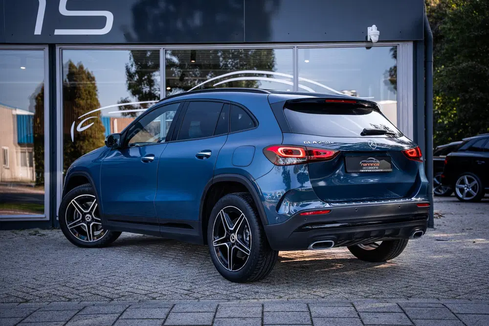 Mercedes-Benz GLA 250 e AMG Line uit 2022, foto 9