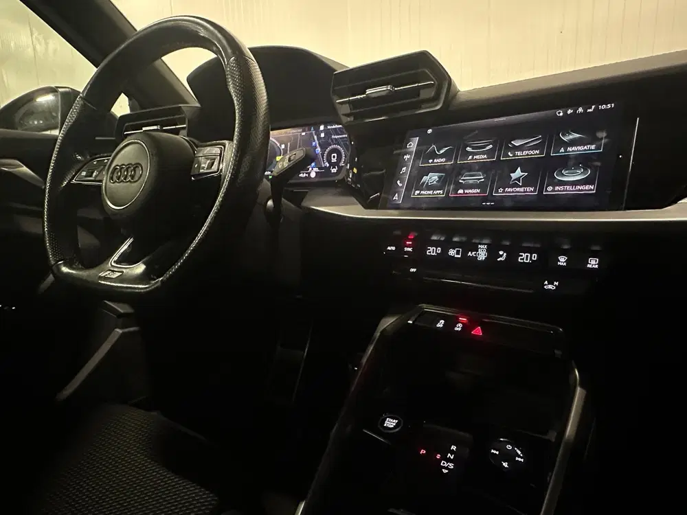 Audi A3 35 TFSI S edition uit 2020, foto 11