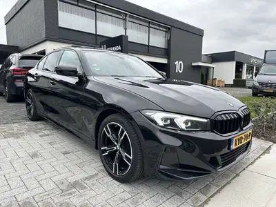 BMW 3-serie 318i Sport Nw Model leder el sh dak uit 2023