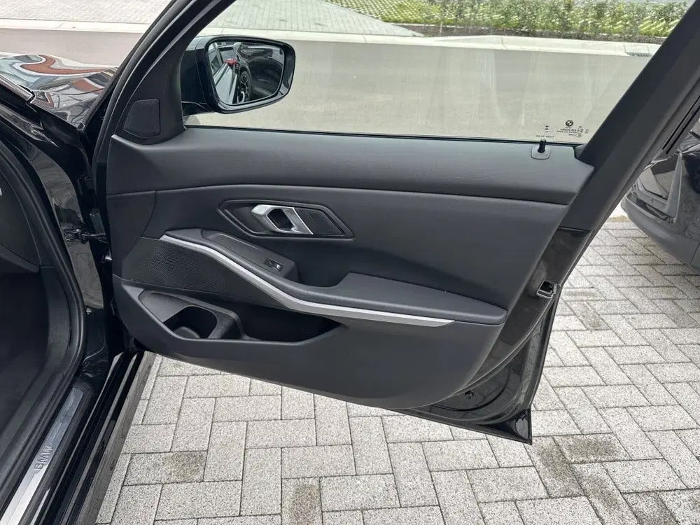 BMW 3-serie 318i Sport Nw Model leder el sh dak uit 2023, foto 11