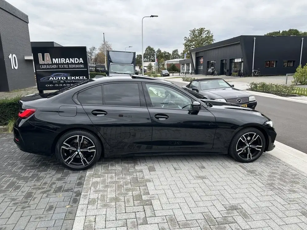 BMW 3-serie 318i Sport Nw Model leder el sh dak uit 2023, foto 3