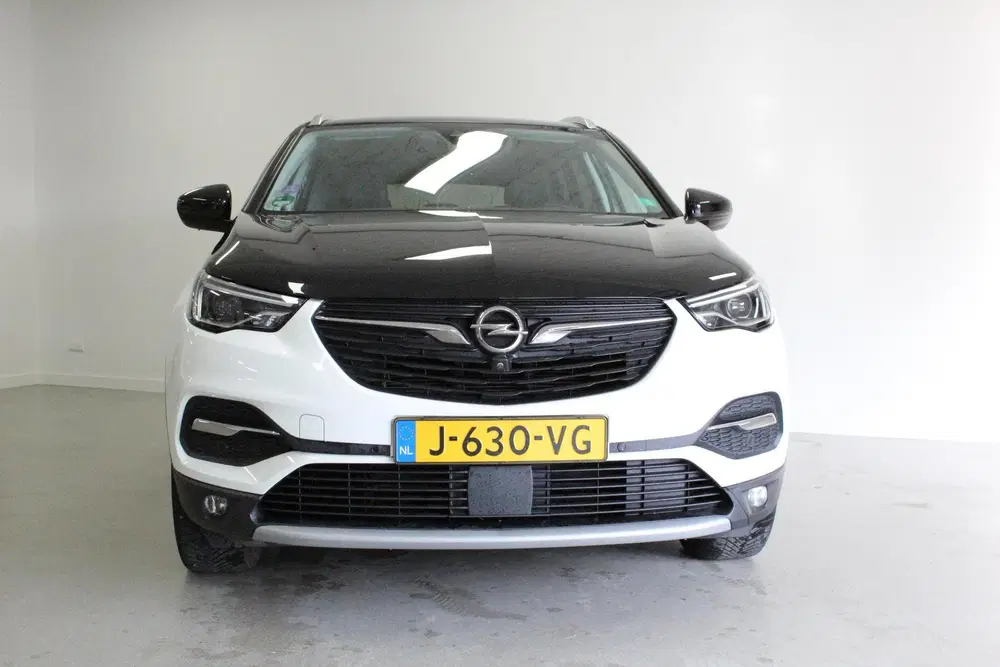 Opel Grandland 1.6 Turbo Hybrid4 Ultimate uit 2020, foto 3