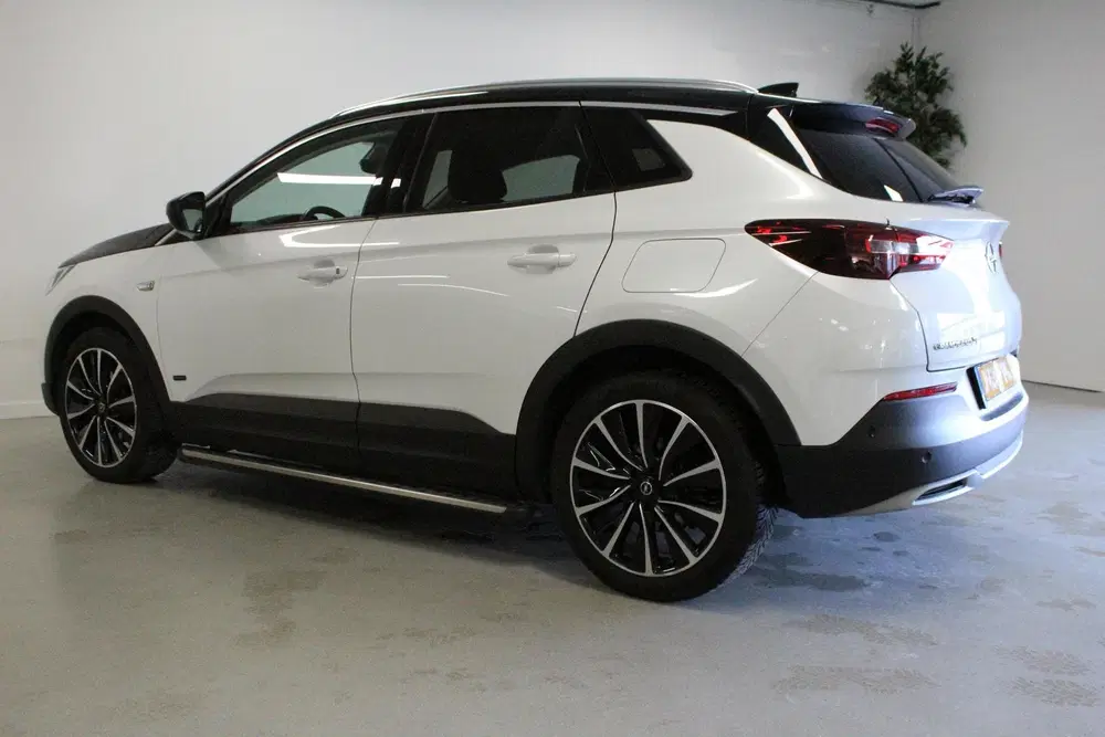 Opel Grandland 1.6 Turbo Hybrid4 Ultimate uit 2020, foto 6