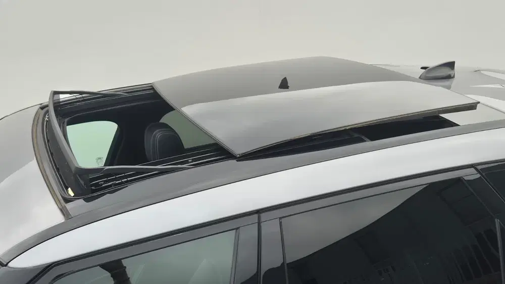 Land Rover Range Rover Velar 2.0 P400e uit 2022, foto 14