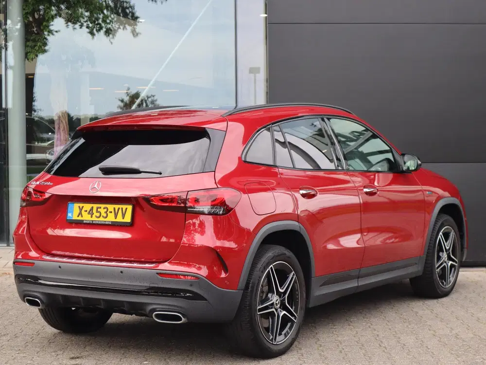 Mercedes-Benz GLA 250 e Business Solution AMG Limited uit 2020, foto 2