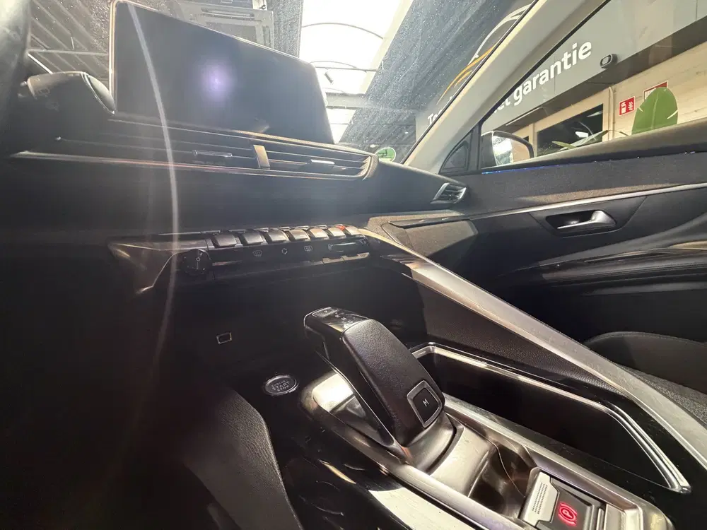 Peugeot 3008 1.2 PureTech Blue Lease Premium Avantage uit 2020, foto 13