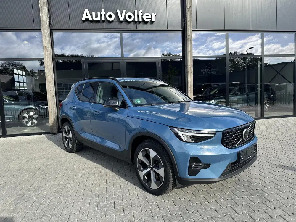 Volvo XC40 2.0 B4 Plus Dark Trekhaak uit 2023