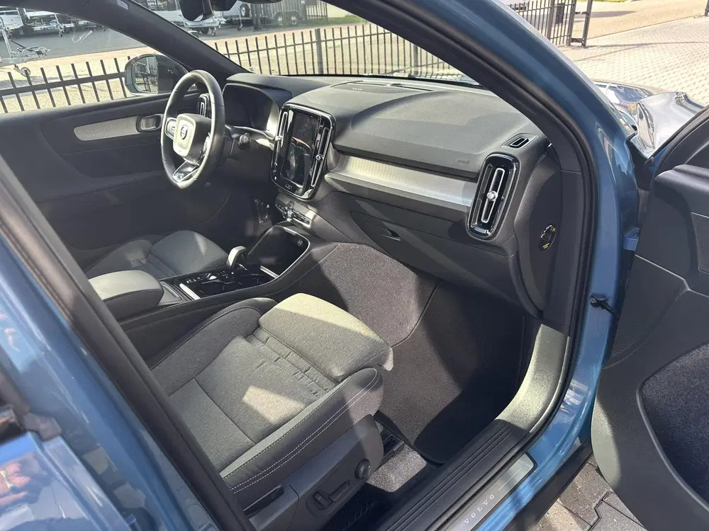 Volvo XC40 2.0 B4 Plus Dark Trekhaak uit 2023, foto 12