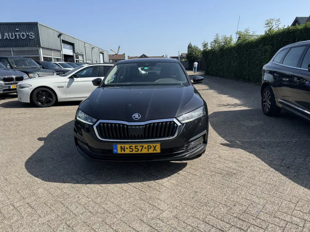Skoda Octavia 1.4 TSI iV PHEV Business Edition B (bj 202 uit 2021, foto 2